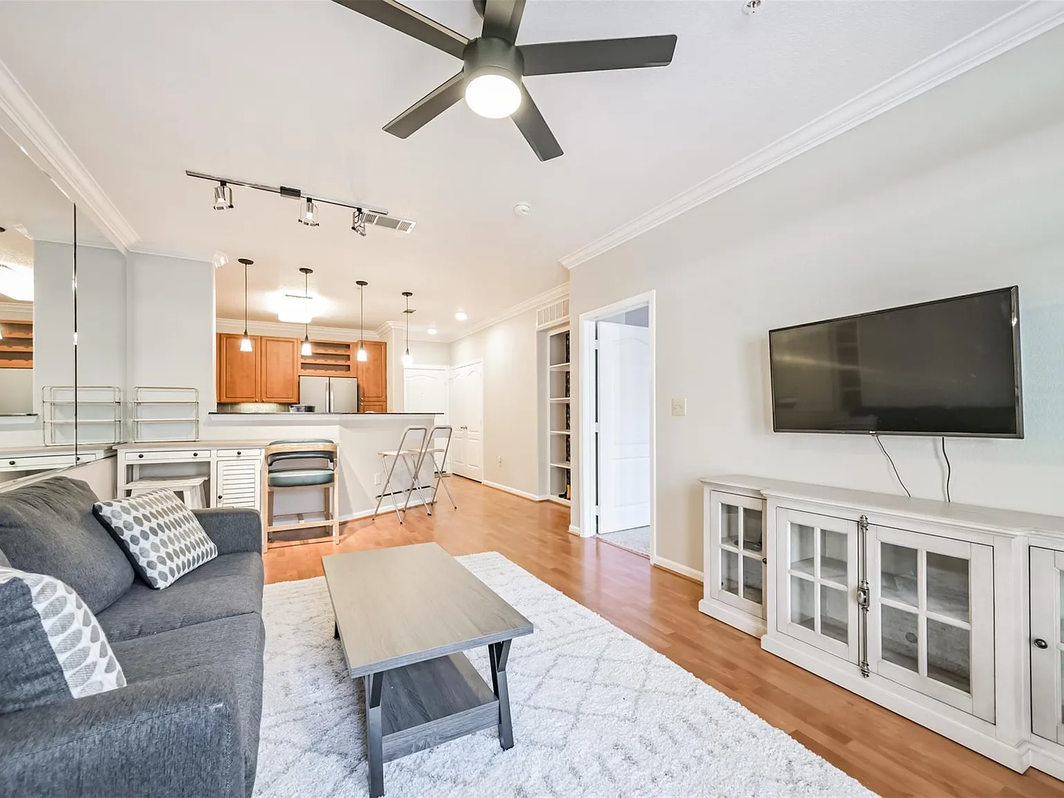 1 bed, 1.0 bath, 799 sqft, $1,750 — Photo 1