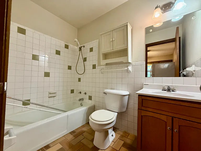 801 McLean — Photo 6
