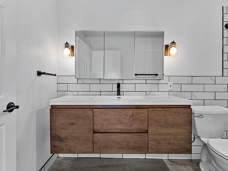 Richard & Conover - Bathroom