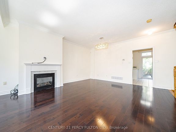 5th image of 22 William Poole Way #15