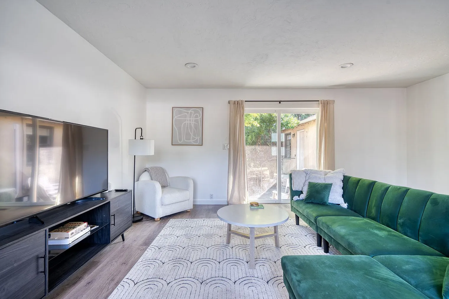 2 bed, 2.0 bath, 1194 sqft, $3,484 — Photo 3