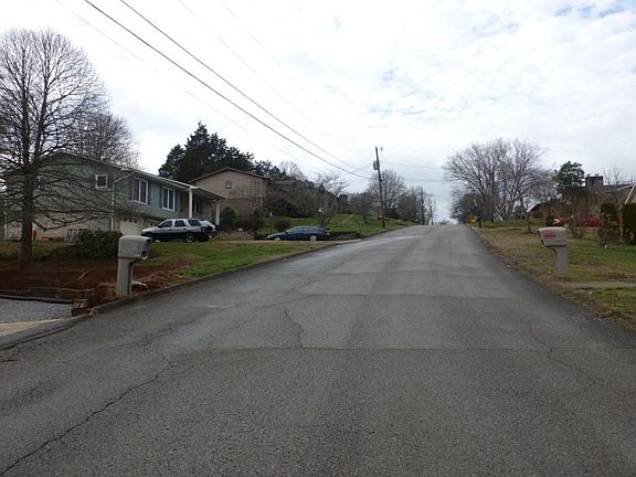 5th image of 7503 Pinen Dr