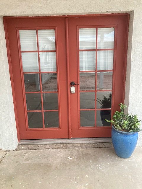 BEAUTIFUL COMPLETE REMODEL with Granite countertops, heating, air cond. dual units, recessed lighting, new paint. Washer dryer units. Front double doors. GATED Secured separate parking area with outdoor lighting. Eletronic code door lock.