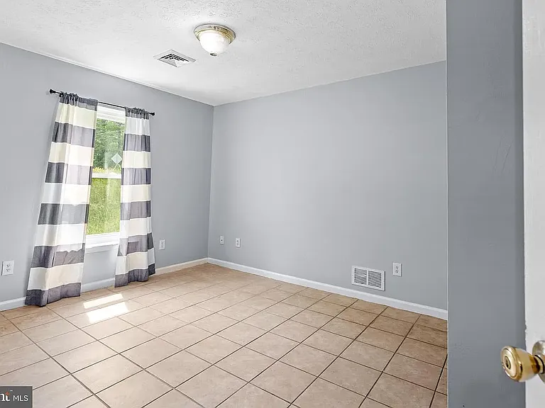 1019 Cricket Ln — Photo 35