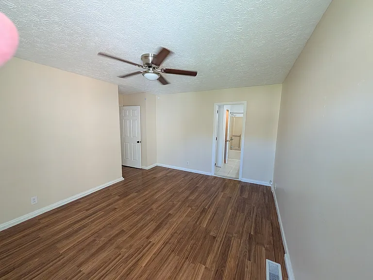 102 Post Oak Rd — Photo 29