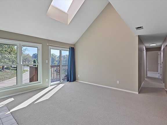 5th image of 5107 Hollow Wood Ct APT D