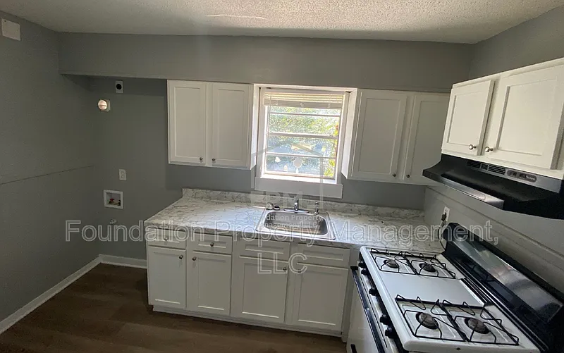 3 bed, 1.0 bath, 1140 sqft, $1,075 — Photo 4