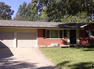 621 Leavitt Ln, Lincoln, NE 68510