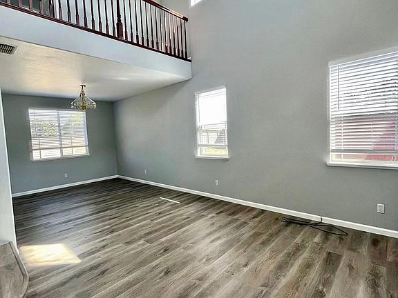 2nd image of 5068 Moorcroft Cir