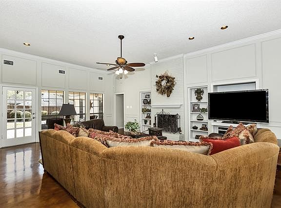 5th image of 101 Aurora Cir