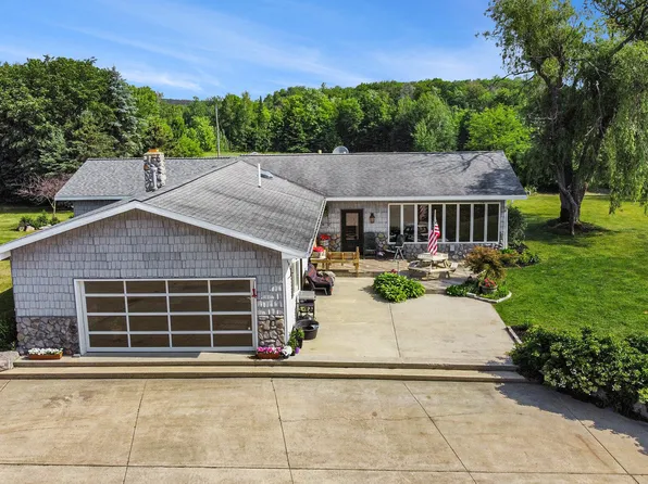 7389 Airport Rd, Vanderbilt, MI 49795