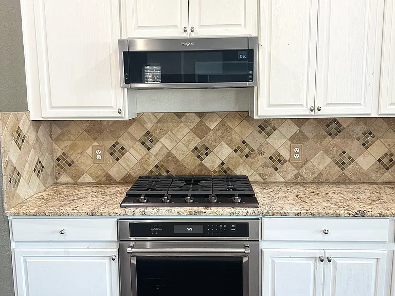 806 Cascades Dr — Photo 14