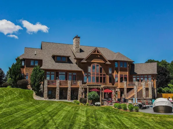 11825 Russell Ridge Dr, Williamsburg, MI 49690