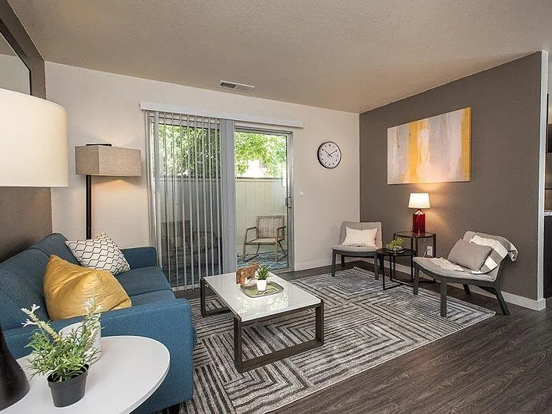 Parkwood Apartments — Photo 4