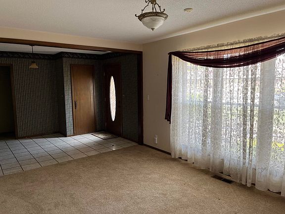 4th image of 3915 Westminster Dr