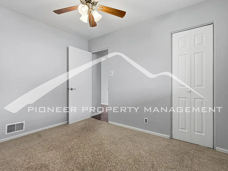 701 S Navajo St — Photo 17