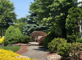200 Round Hill Dr, Freehold, NJ 07728