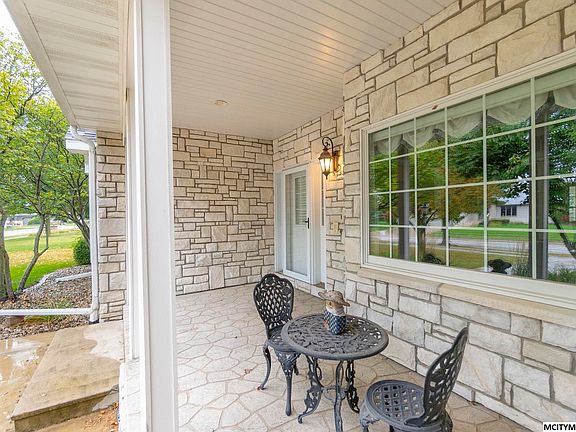 3rd image of 125 Pebble Creek Dr