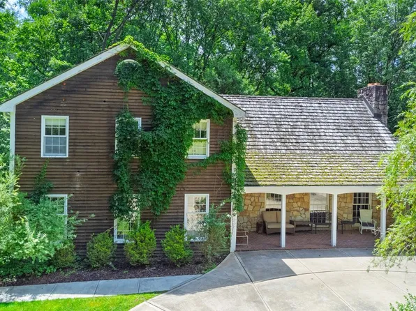 1202 Twelve Oaks Ct, Murrysville, PA 15668