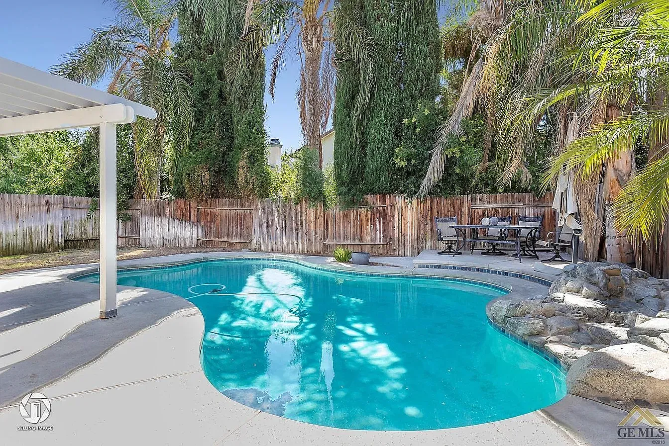 3 bed, 2.5 bath, 1922 sqft, $2,950 — Photo 2