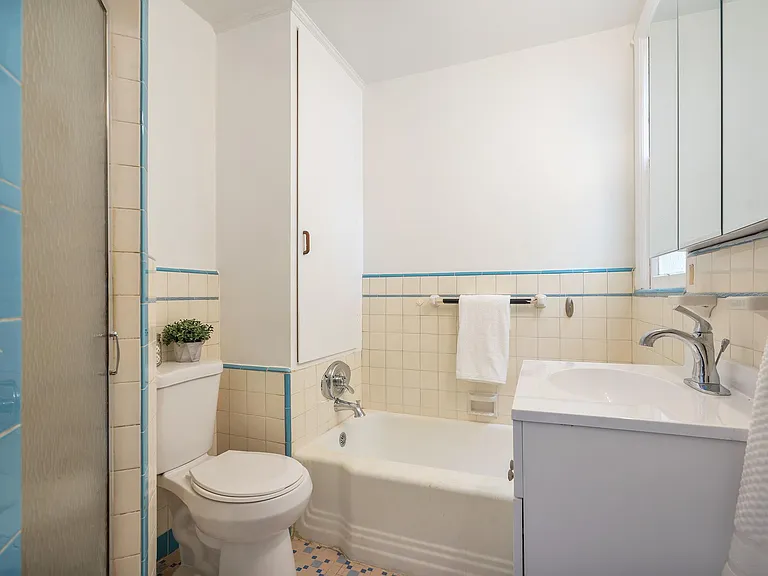 196 Jules Ave — Photo 32