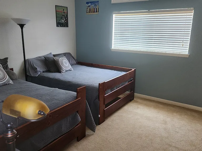 421 Burlington Ct #101 — Photo 24