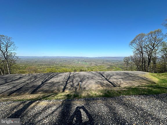 3rd image of 212 Bluffs On The Potomac