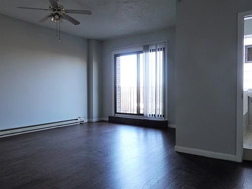 4th image of 4500 N Clarendon Ave APT 802