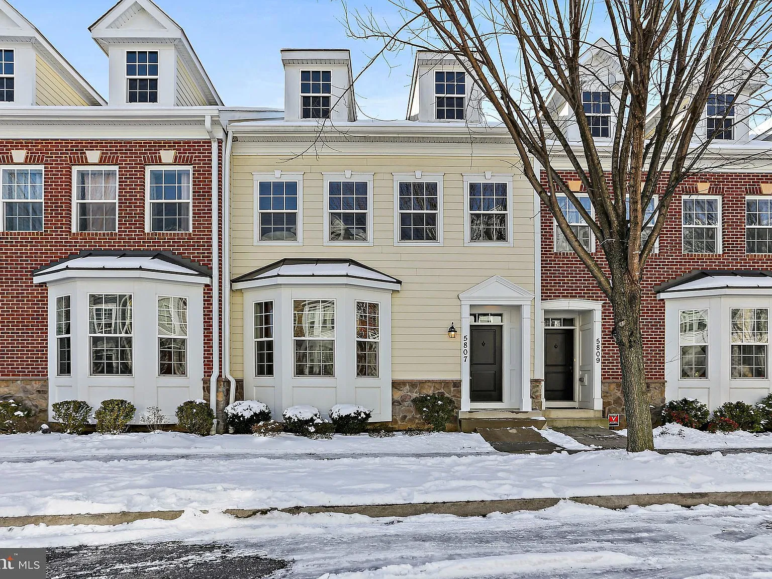 3 bed, 3.5 bath, 2288 sqft, $3,800 — Photo 1