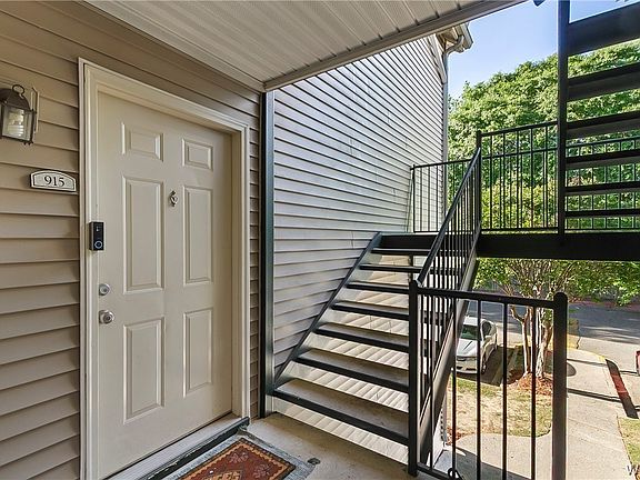 4th image of 120 15th St E APT 915