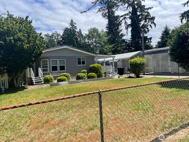 2nd image of 2404 Bay Avenue