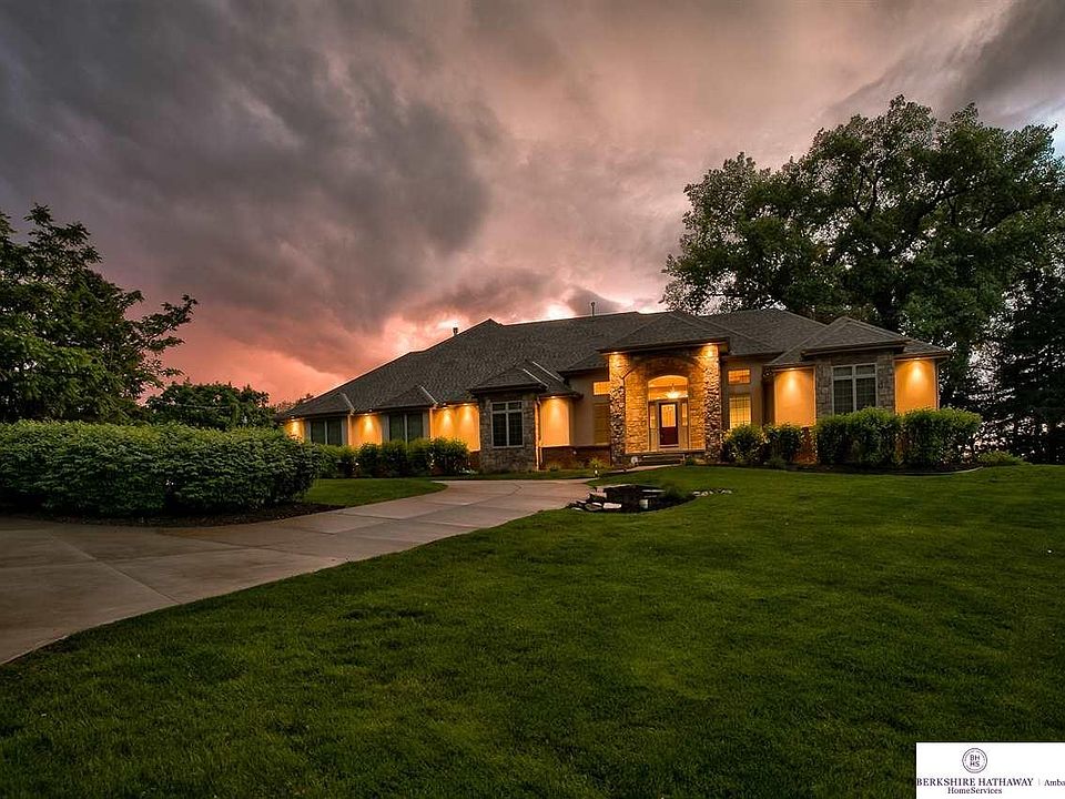 1st image of 210 Skyline Dr