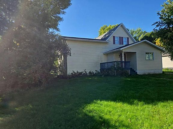 3rd image of 211 W Oak St