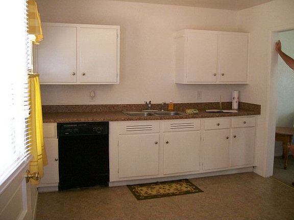 3rd image of 3705 Travis Ave