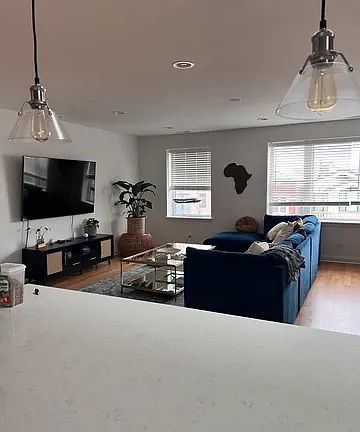 4th image of 2432 W Erie St #1