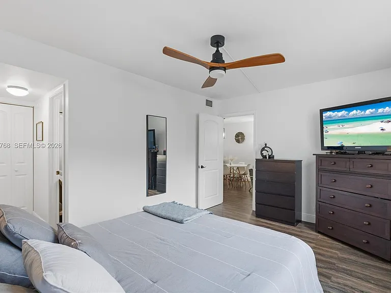 9340 Lagoon Pl #304 — Photo 9