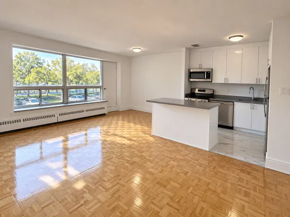 10 Garfella Drive, 10 Garfella Dr #122, Toronto, ON M9V 2E9