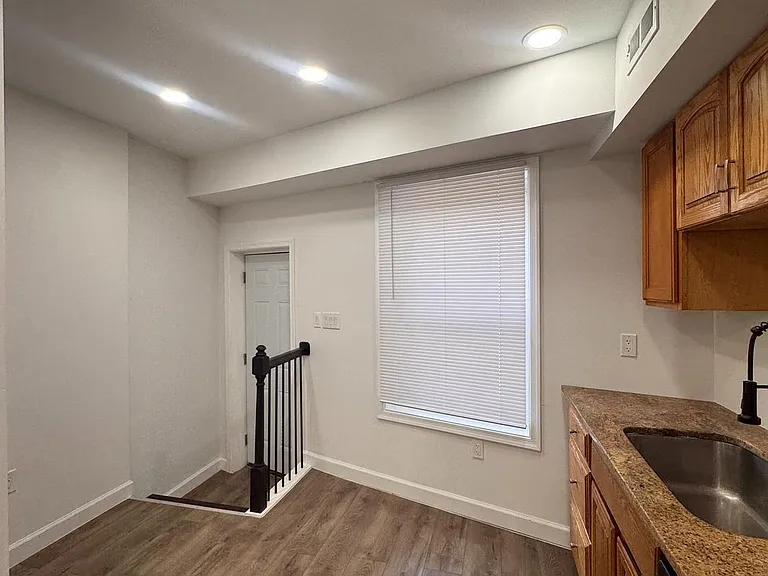 2606 W Fairmount Ave — Photo 5