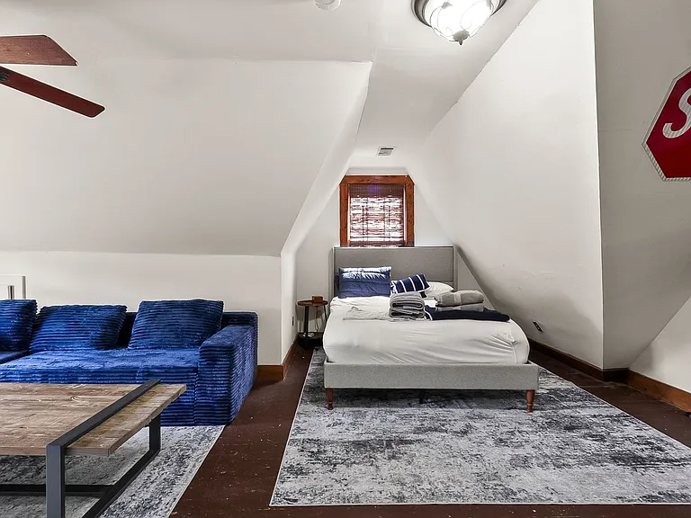 1304 Riverside Dr — Photo 14