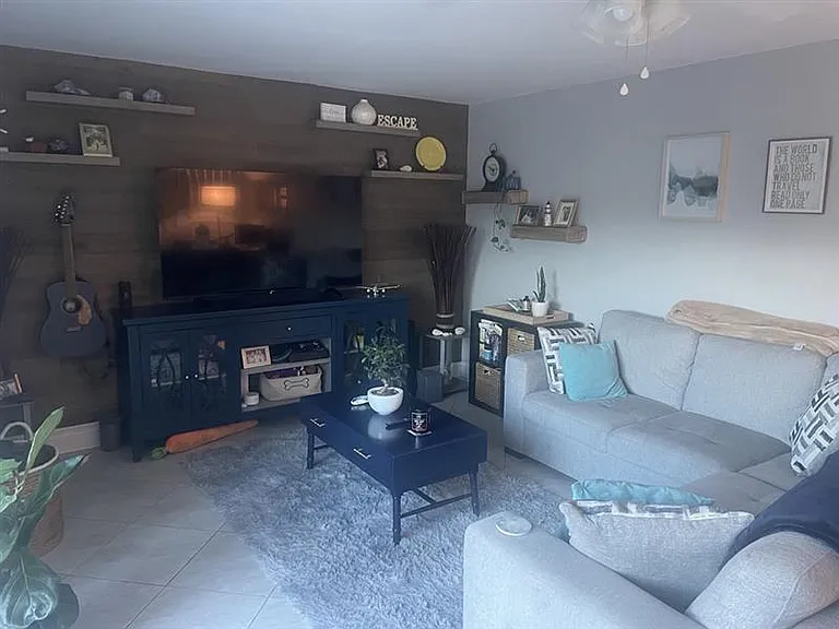 445 E Waverly Pl — Photo 11
