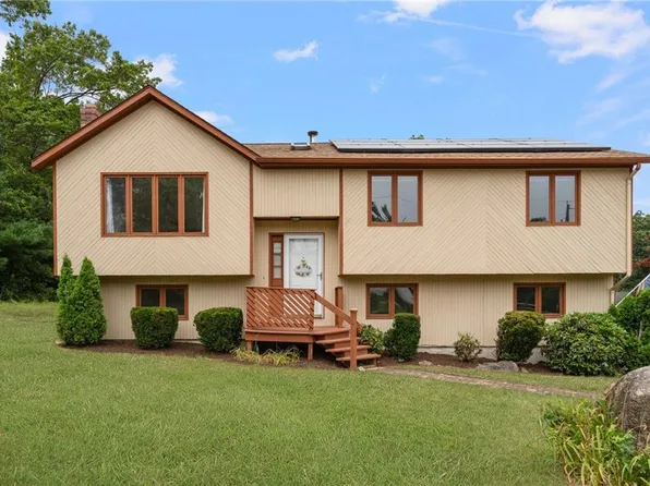 29 Teakwood Dr W, Coventry, RI 02816