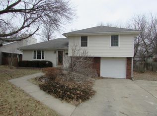 3705 Karnes Rd, Saint Joseph, MO 64506