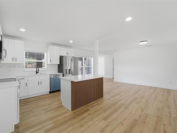 3rd image of 405 Lake Fair Ln