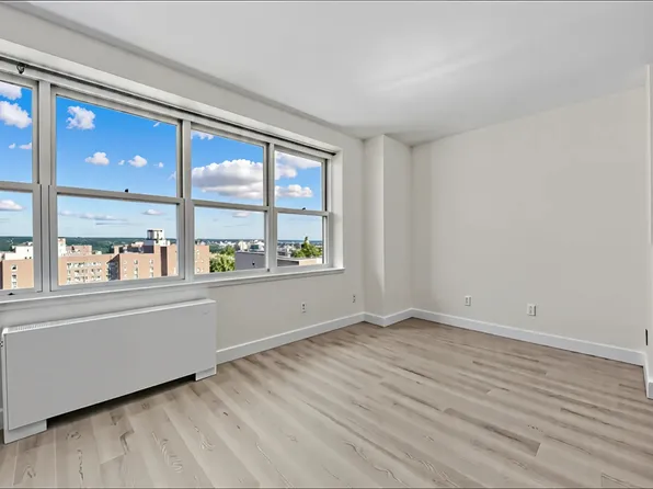 555 Kappock Street image 7 of 24