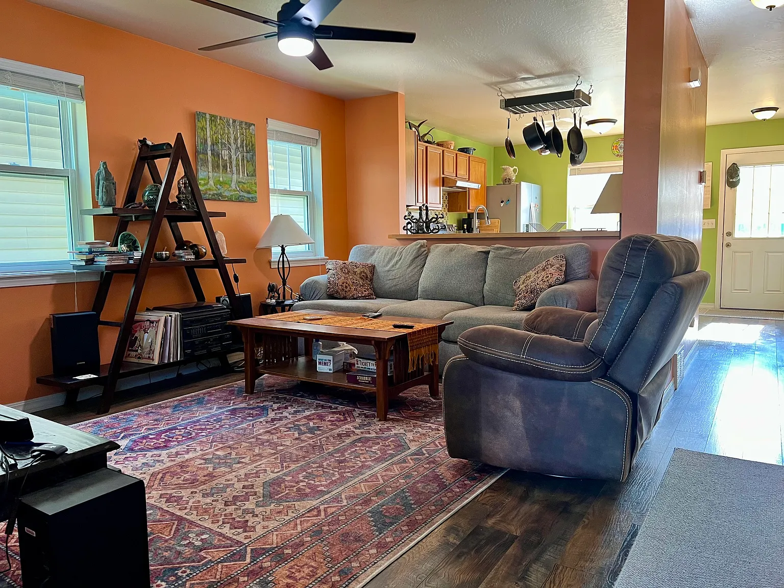 3 bed, 1124 sqft, $2,500 — Photo 2