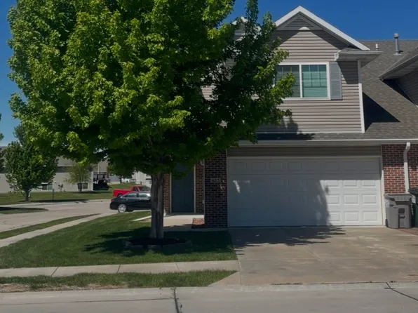 6213 Windhaven Dr, Lincoln, NE 68512