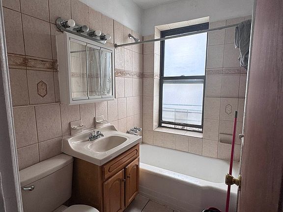 5th image of 428 E 22nd St Unit 2O