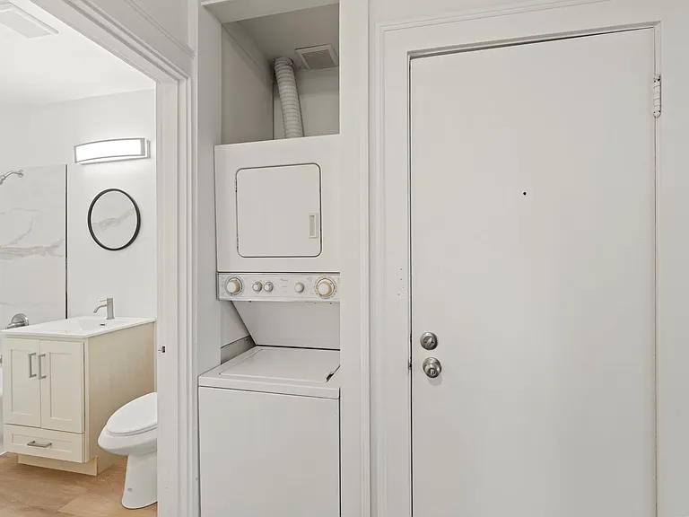 Unit 2F- washer/drier (hookup)