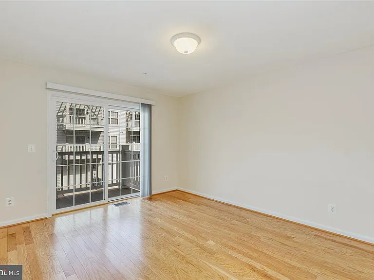 15221 Leicestershire St — Photo 12