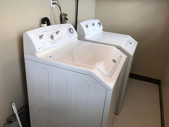 2nd floor laundry room